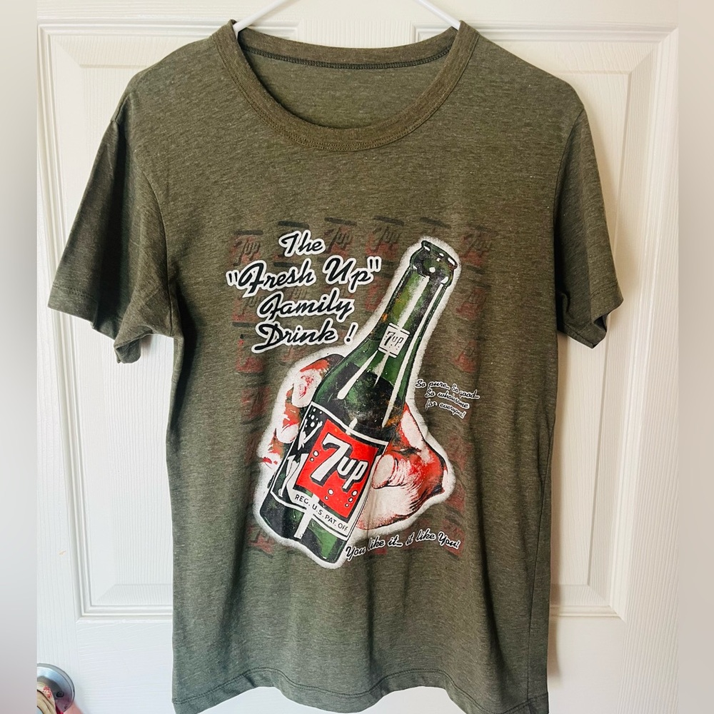 UNIQUE 7-UP T SHIRT